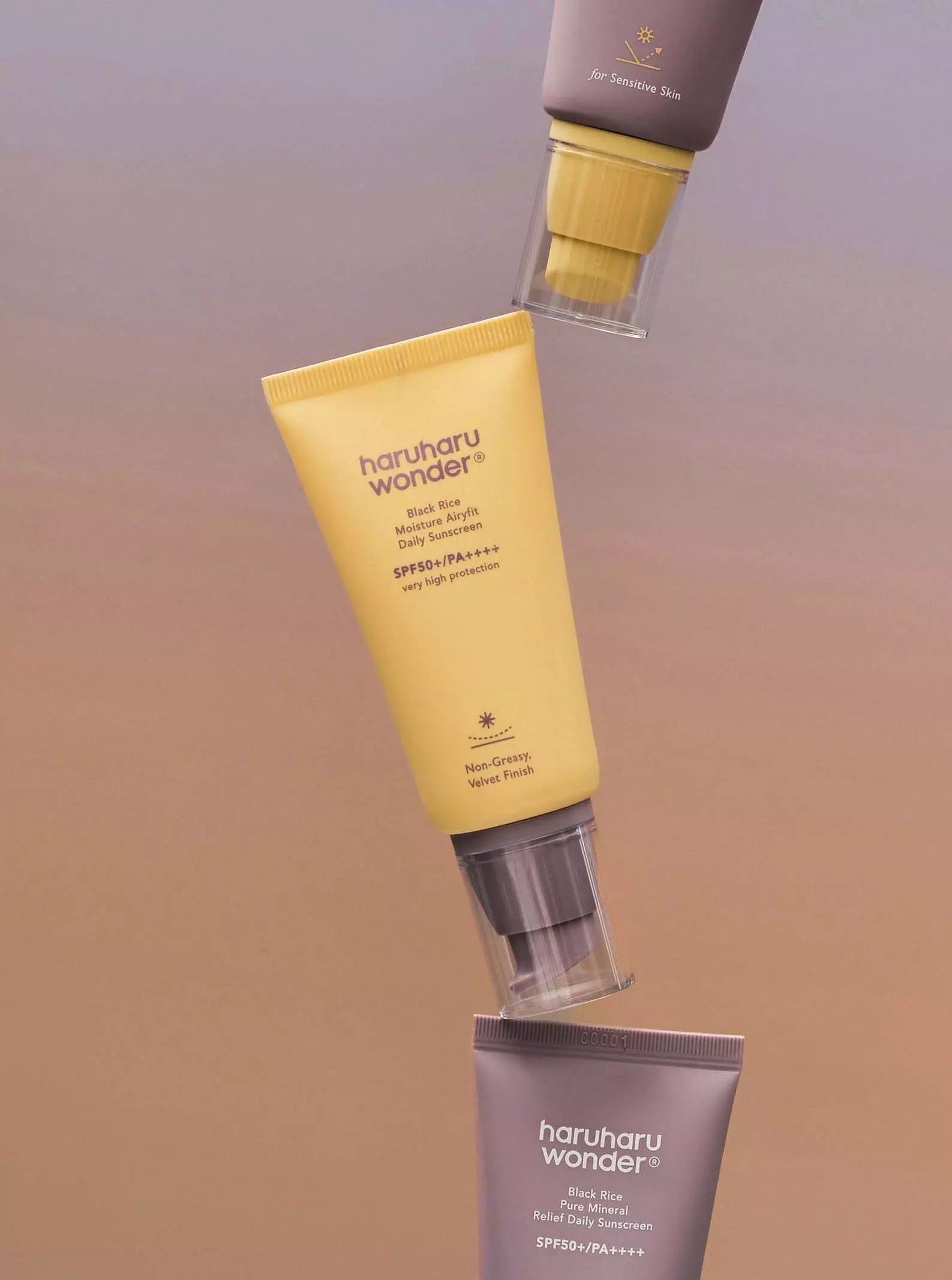 HaruHaru Wounder - Black Tea Moisture Airyfit  Daily Sunscreen SPF50+/PA++++